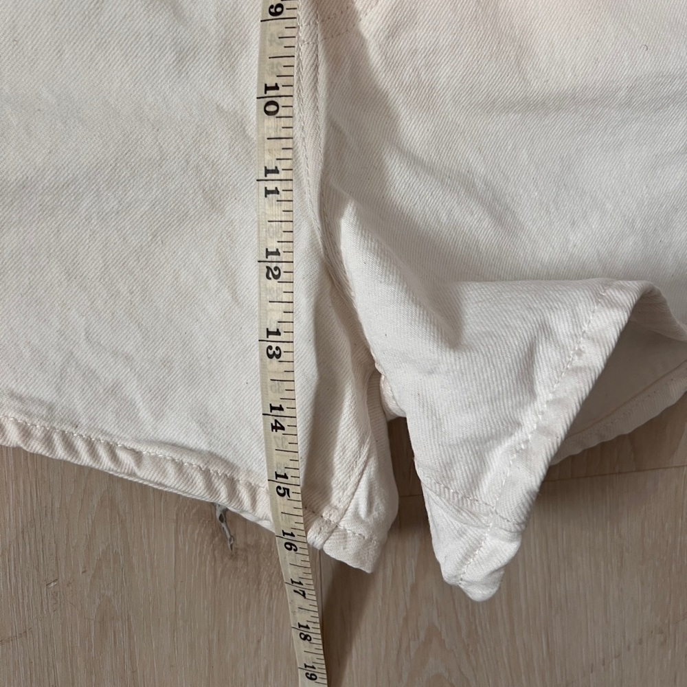 Levi’s High Rise Loose Shorts - Picture 11 of 16